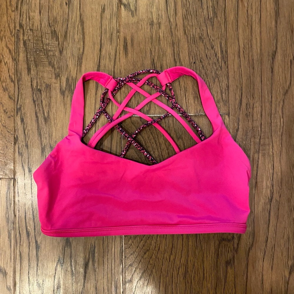 LuLu Sports Bra.. great condition! Size 6
